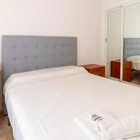 Les Algues Encantador En El Centro Girona